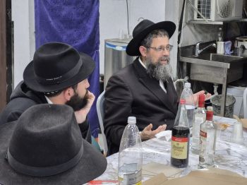 בת ים: עשרות אנשים בהתוועדות י"א ניסן